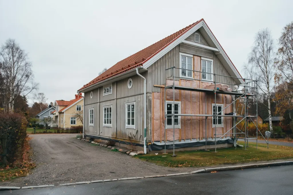 till ggsisolering av fasad och ytterv gg s s nker du uppv rmningskostnaden och h jer komforten